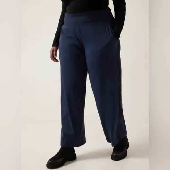 Athleta Venice Colorblock Wide Leg Pant // Navy & Black - Picture 5 of 12